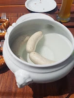 Münchner Weißwurst Mit Süßem Senf Und Laugenbrezeln